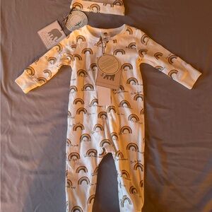 NWT Gray Elephant Organics Rainbow Print Footies&Hat Set